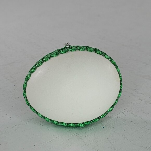 Vintage Handcrafted Eggshell Christmas Diorama Ornament With Kitten Cat & Basket - Picture 4 of 8